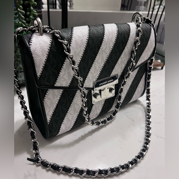 Michael Kors Black and White Crossbody Bag - Picture 4 of 9